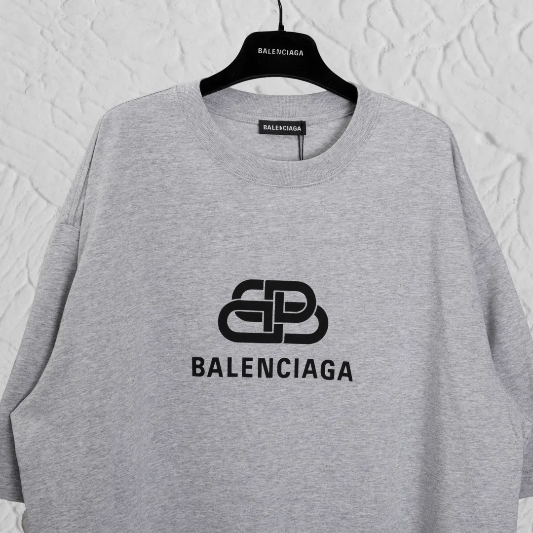 𝐁a𝐋en𝐂i𝐆a ：𝐁A𝐋EN𝐂IA𝐆A/ ； T ： 32 240 - # # 23ss Same Style ❗️❗️❗️ size：xs s m l